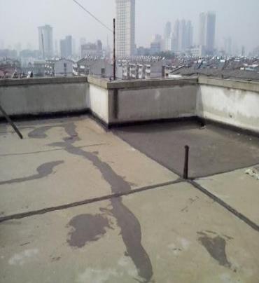 揭阳市漏水维修 楼顶漏水是什么原因，楼顶漏水维修方法是什么?